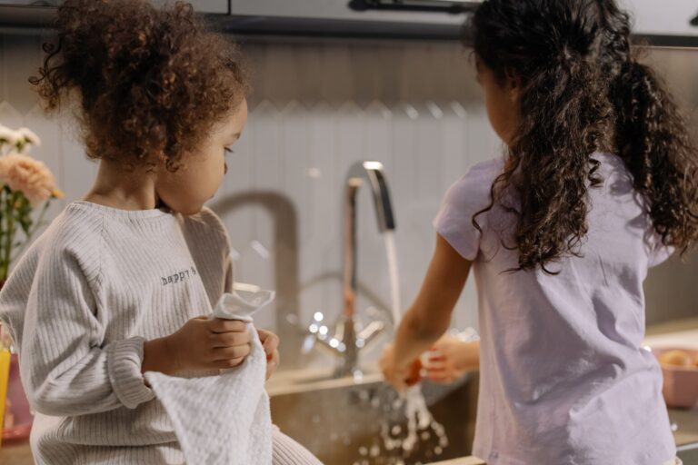 Why Kids Who Do Chores for Free Grow Into Different Adults Than Kids Who Get Paid - Featured image