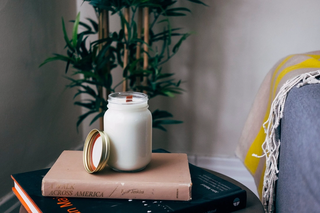 The Candle Placement Mistake That Wastes Half the Scent