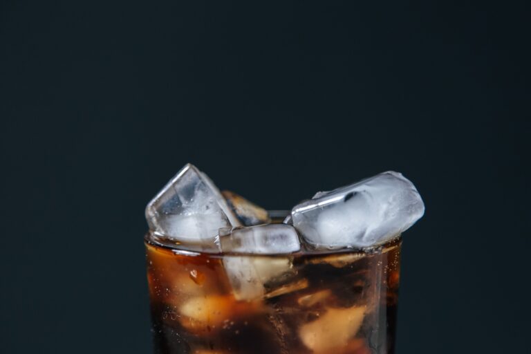Why Restaurant Ice Always Tastes Better Than Ice From Home - Featured image