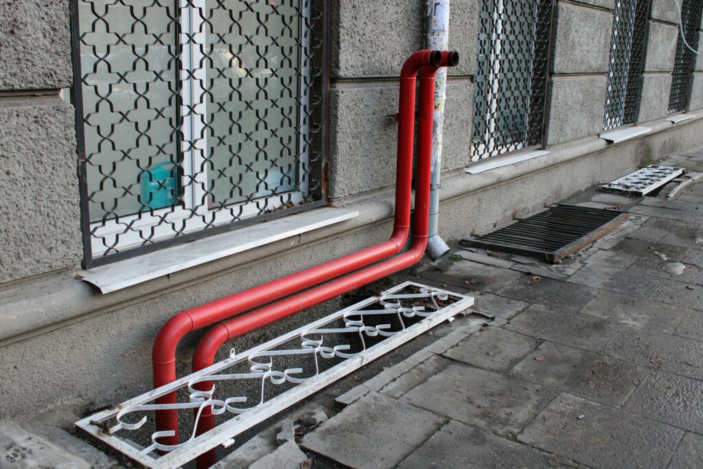 The Pipe Sound That Means Air Has Gotten Into Your Plumbing - Featured image
