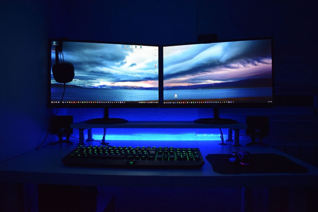 Why Remote Workers Are Ditching Dual Monitors for This One Setup - Featured image