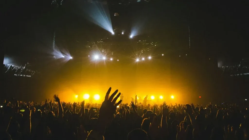 Freak Fall From Tree at Music Festival Leaves Tennessee Woman Paralyzed - Featured image