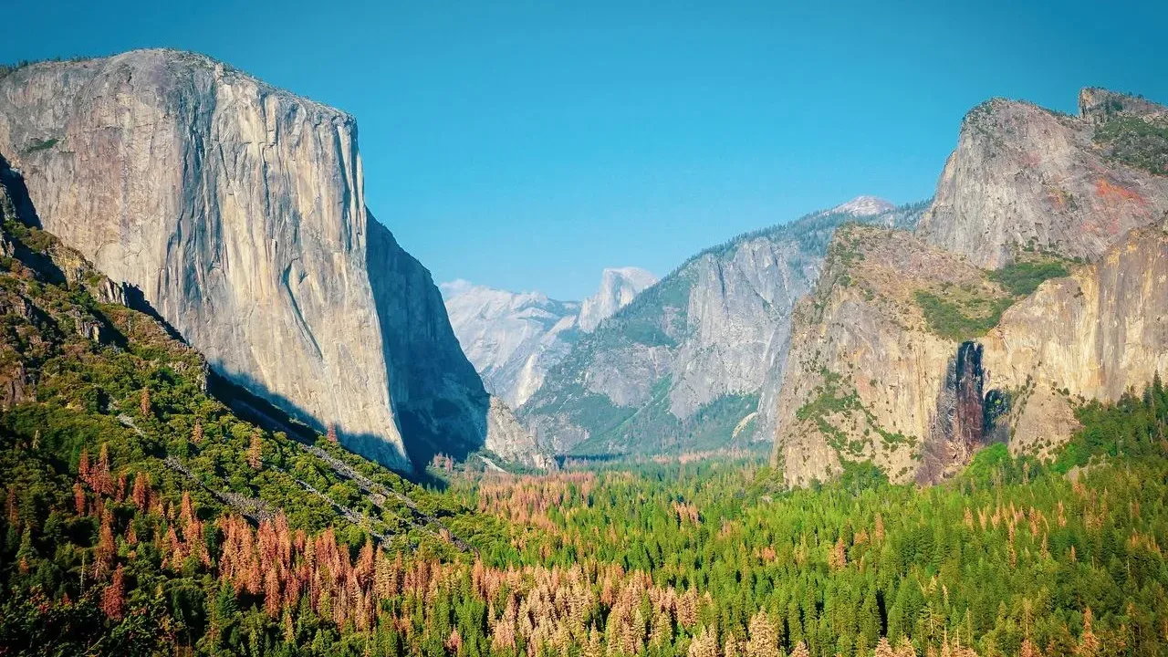 Yosemite's Dome Fire Surges to 2,391 Acres
