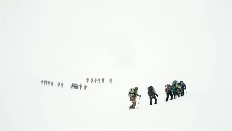 AI Hiking Plan Strands Trio on Mount Shasta - Featured image