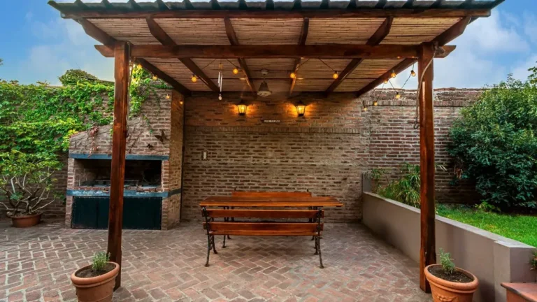 Low-Cost Wood Patios Reshape Backyard Outdoor Spaces - Featured image