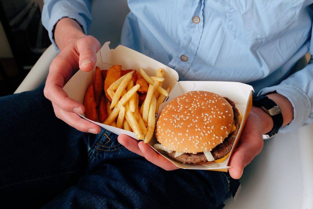 The Lunch Combination Nutritionists Never Order at a Restaurant - Featured image