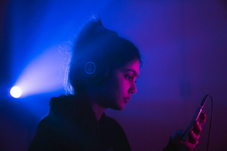 The Noise-Canceling Habit That's Quietly Hurting Your Hearing - Featured image