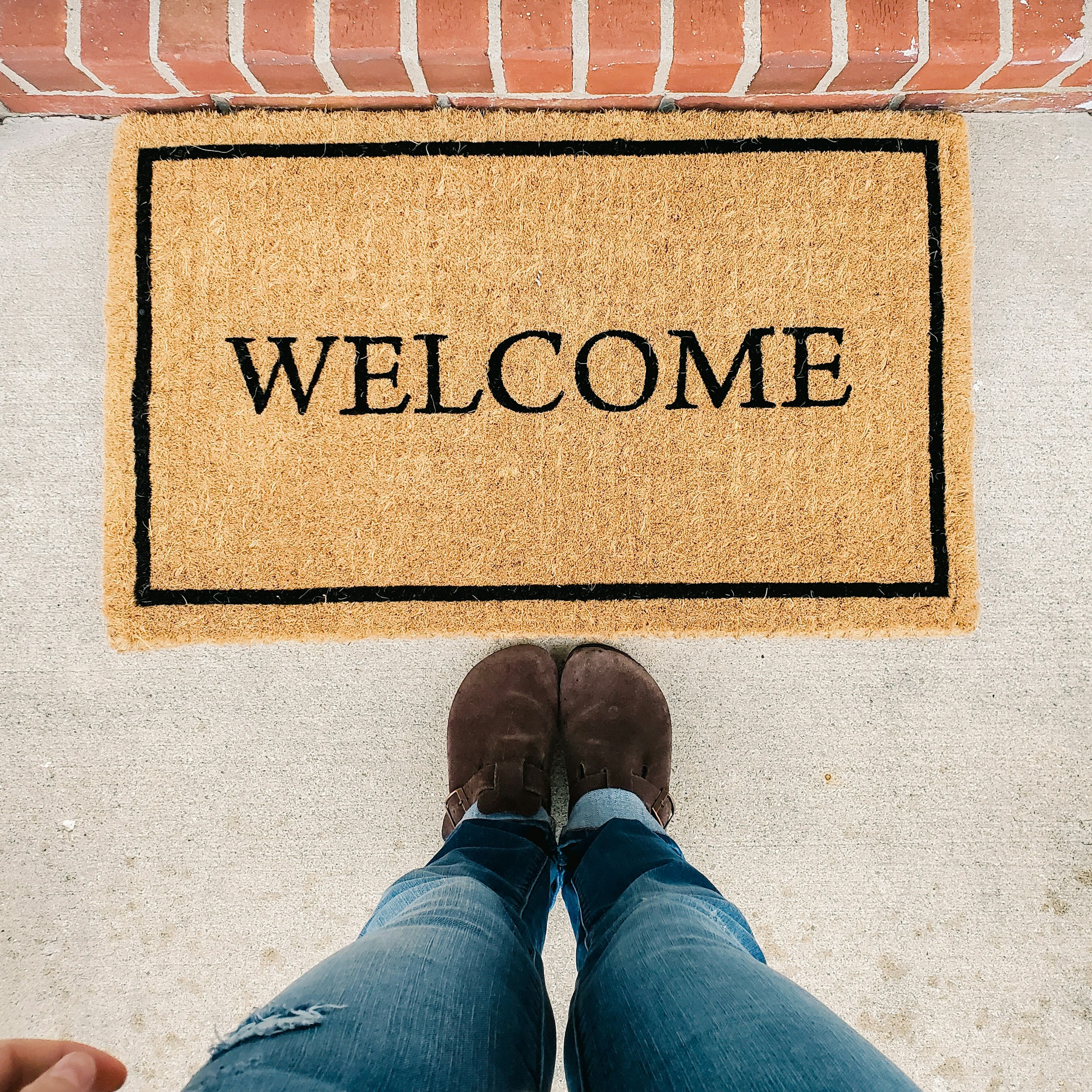 10 Signs You've Overstayed Your Welcome as a Houseguest