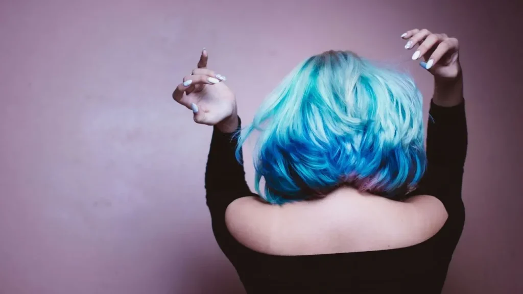 The Race Against Oxidation: Saving Clothes From Hair Dye Accidents - Featured image
