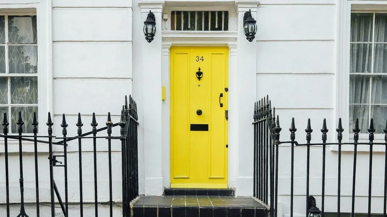 The 5 Warning Signs Your Front Door Needs Replacing Before Winter