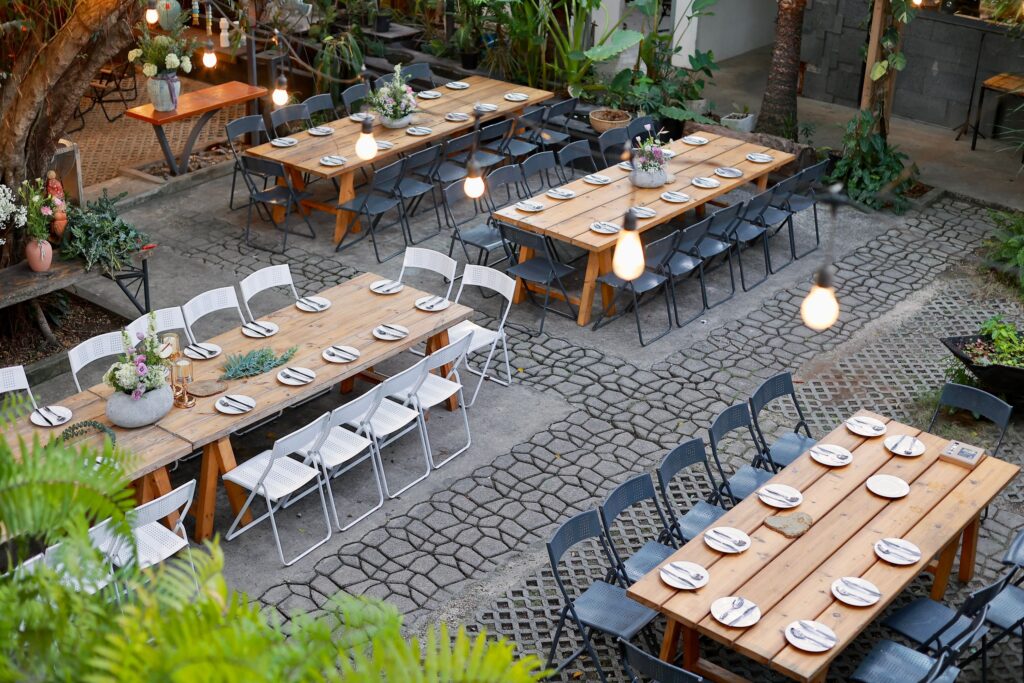 The Dinner Party Seating Mistake That Kills the Conversation - Featured image