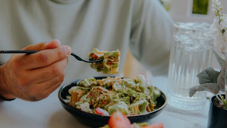 The Unspoken Rules of Bringing a Dish to Someone Else's Dinner Party - Featured image
