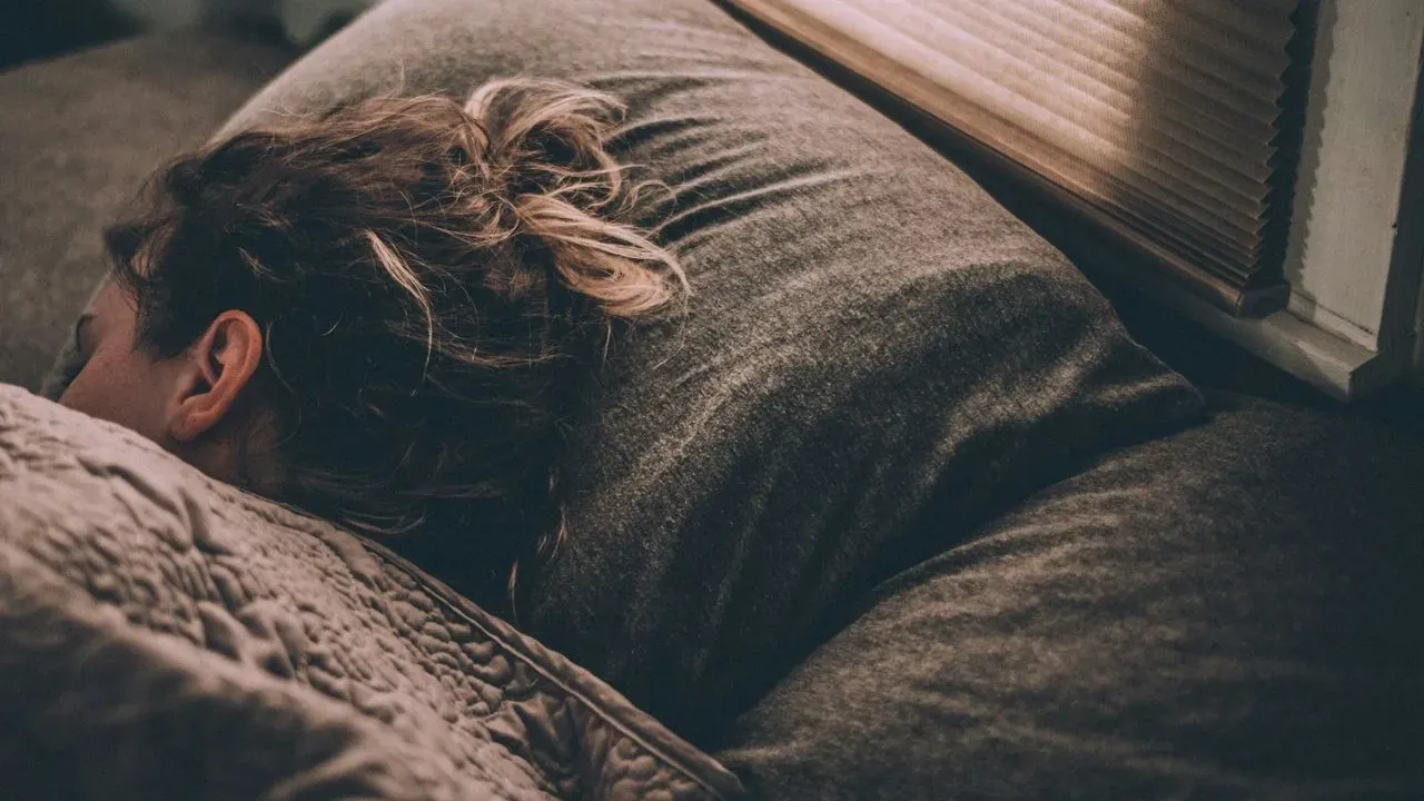 When One Partner Sleeps Poorly, Both Struggle With Healthy Eating
