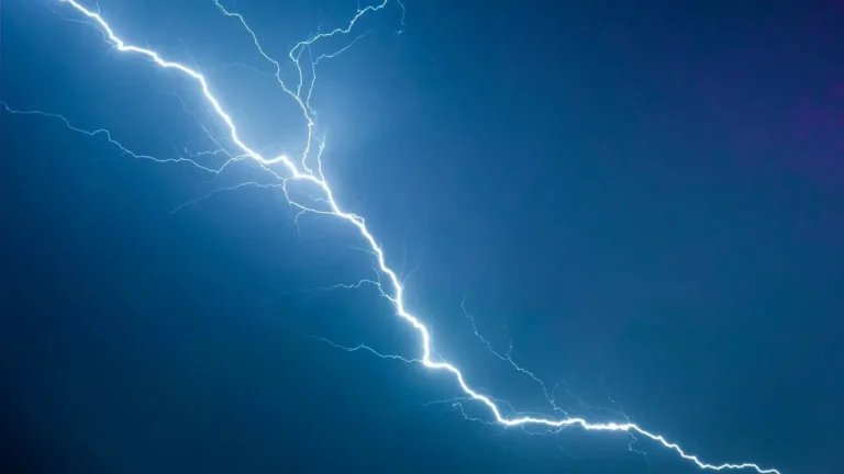 Lightning Fatality in Osceola County Highlights Risks for Those Working Outdoors - Featured image