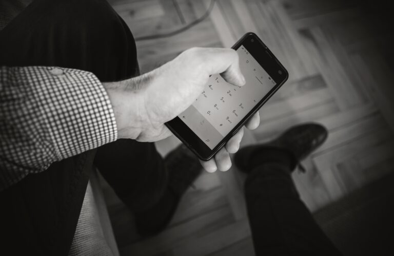 The Disappearing Habit of Sunday Phone Calls to Family (And Why We Think It Should Return) - Featured image