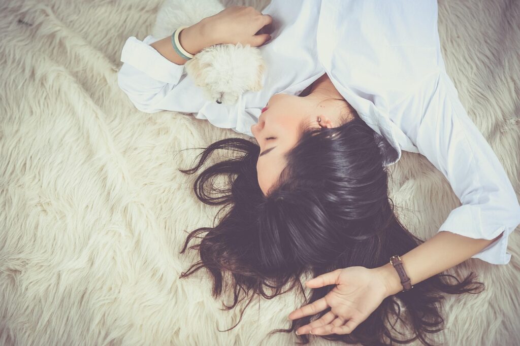 The Evening Light Mistake That Delays Sleep by Up to an Hour - Featured image