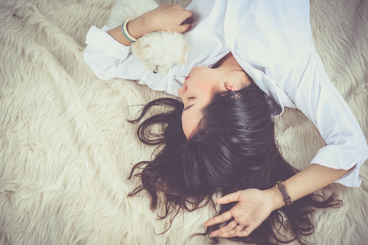 The Evening Light Mistake That Delays Sleep by Up to an Hour