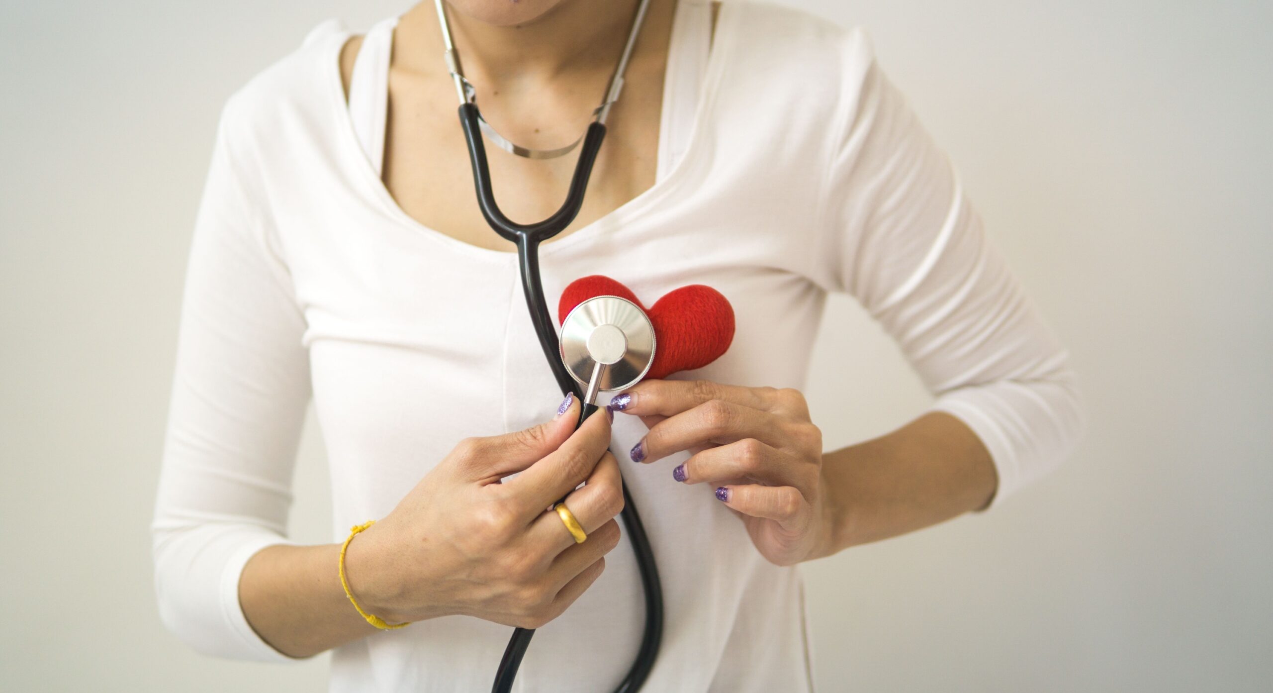 The Pulse Check Cardiologists Say Takes 30 Seconds and Can Flag an Irregular Heartbeat