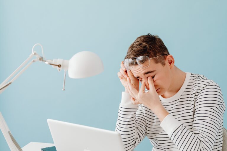 6 Things Eye Doctors Say You Should Stop Doing to Your Eyes - Featured image