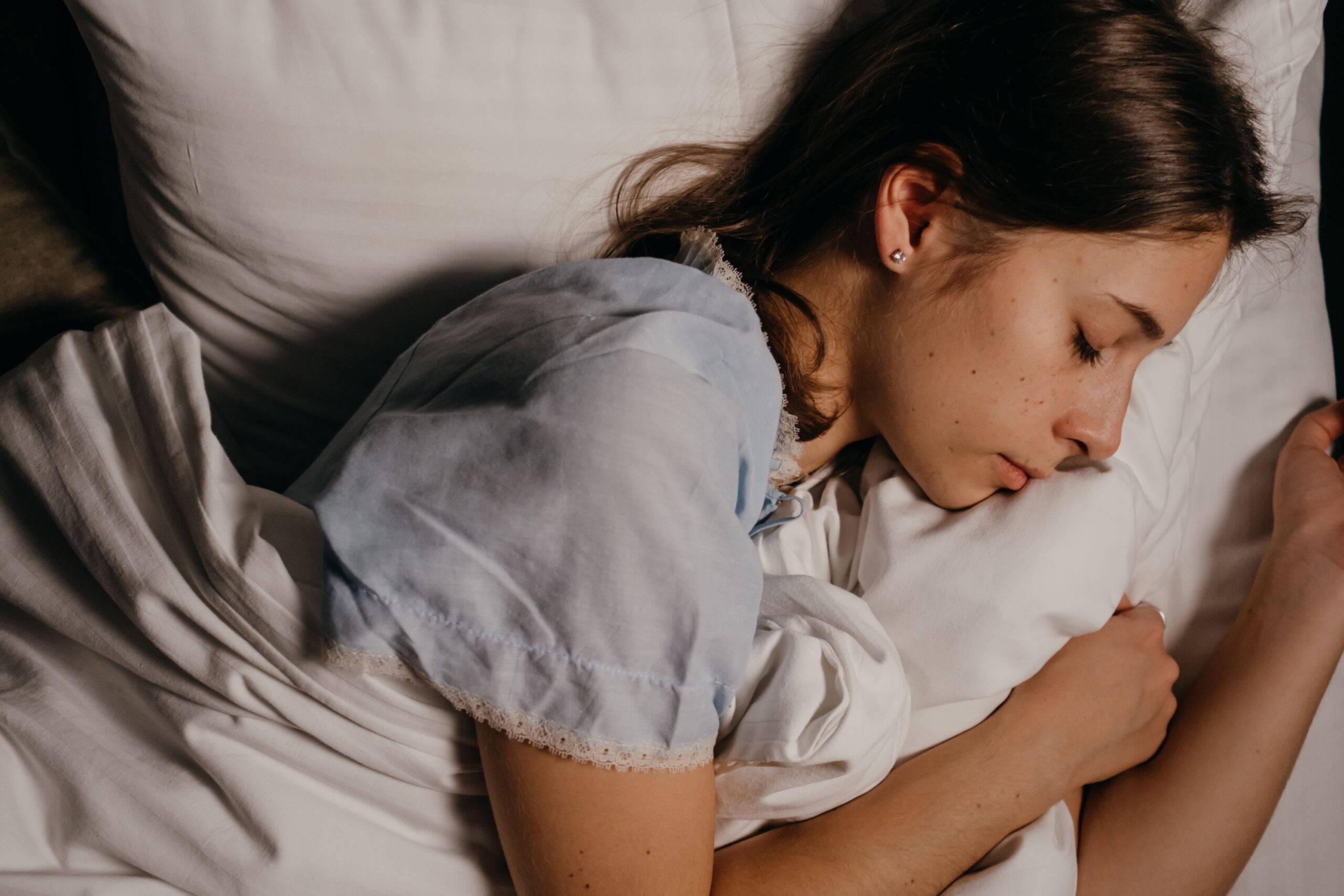 Why One Side of Your Nose Gets Stuffy at Night