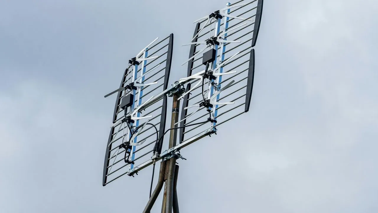 $15 TV Antennas Deliver Dozens of Free Channels Amid Soaring Streaming Costs