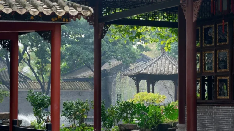 Chinese Design for Serene Small Courtyard Gardens - Featured image