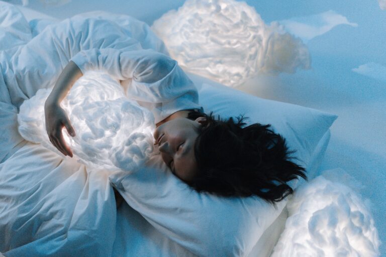 Why Your Heart Races When You Wake From a Bad Dream - Featured image