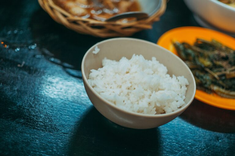 Why Some Cooks Always Rinse Rice and Others Never Do - Featured image