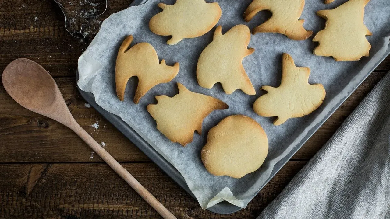 Kitchen Sink Skillet Cookie Gives Leftover Halloween Candy New Purpose