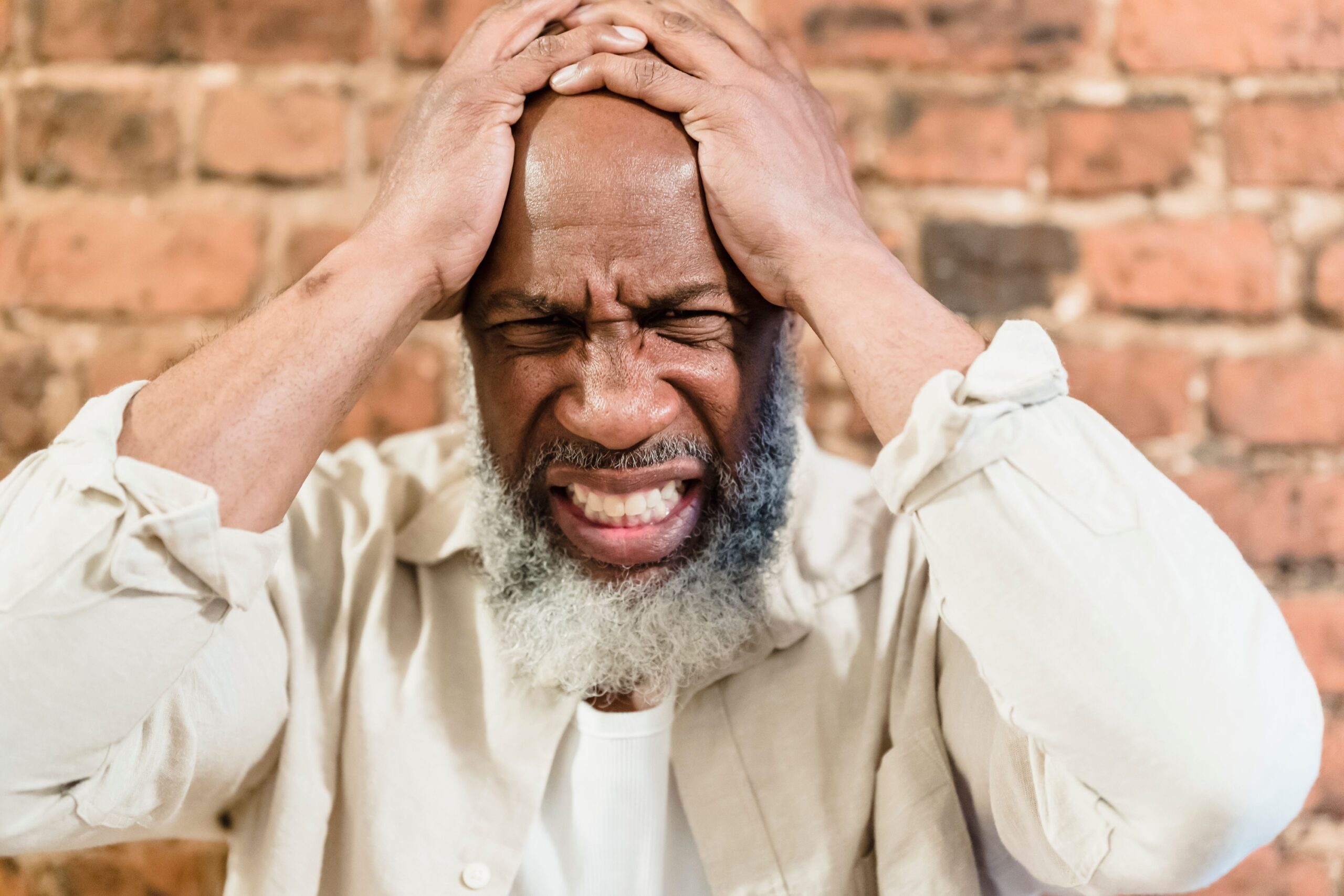 7 Dementia Signs Families Mistake for Normal Forgetfulness