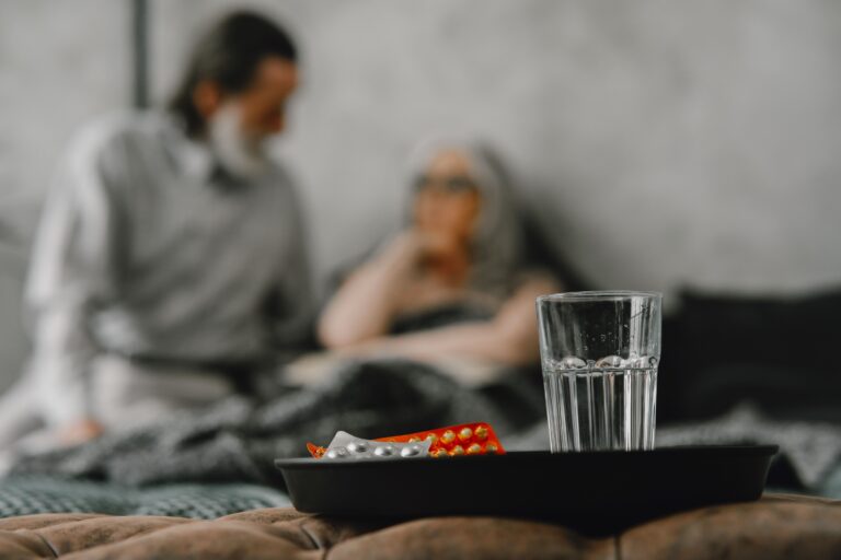 Why Aging Parents Repeat the Same Stories – and When It's Normal - Featured image