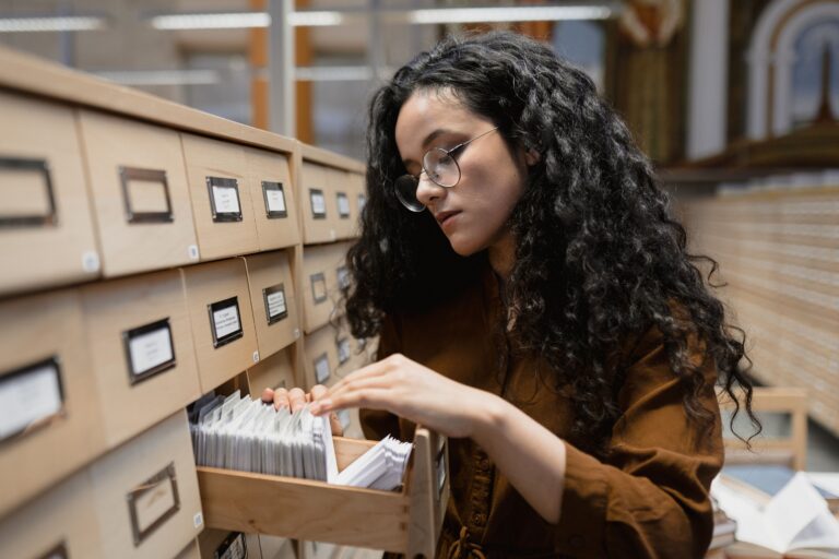 8 Free Services Libraries Offer That Most Adults Don't Know About - Featured image
