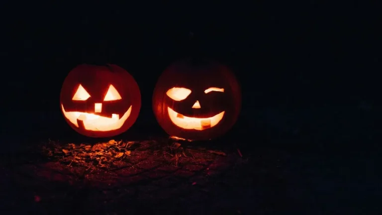 How to Keep Your Carved Pumpkin Fresh Through Halloween - Featured image