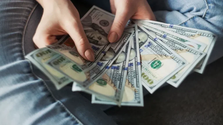 Gen Z Asks Which Jobs Pay the Most for the Least Work, Igniting Debate on Social Media - Featured image