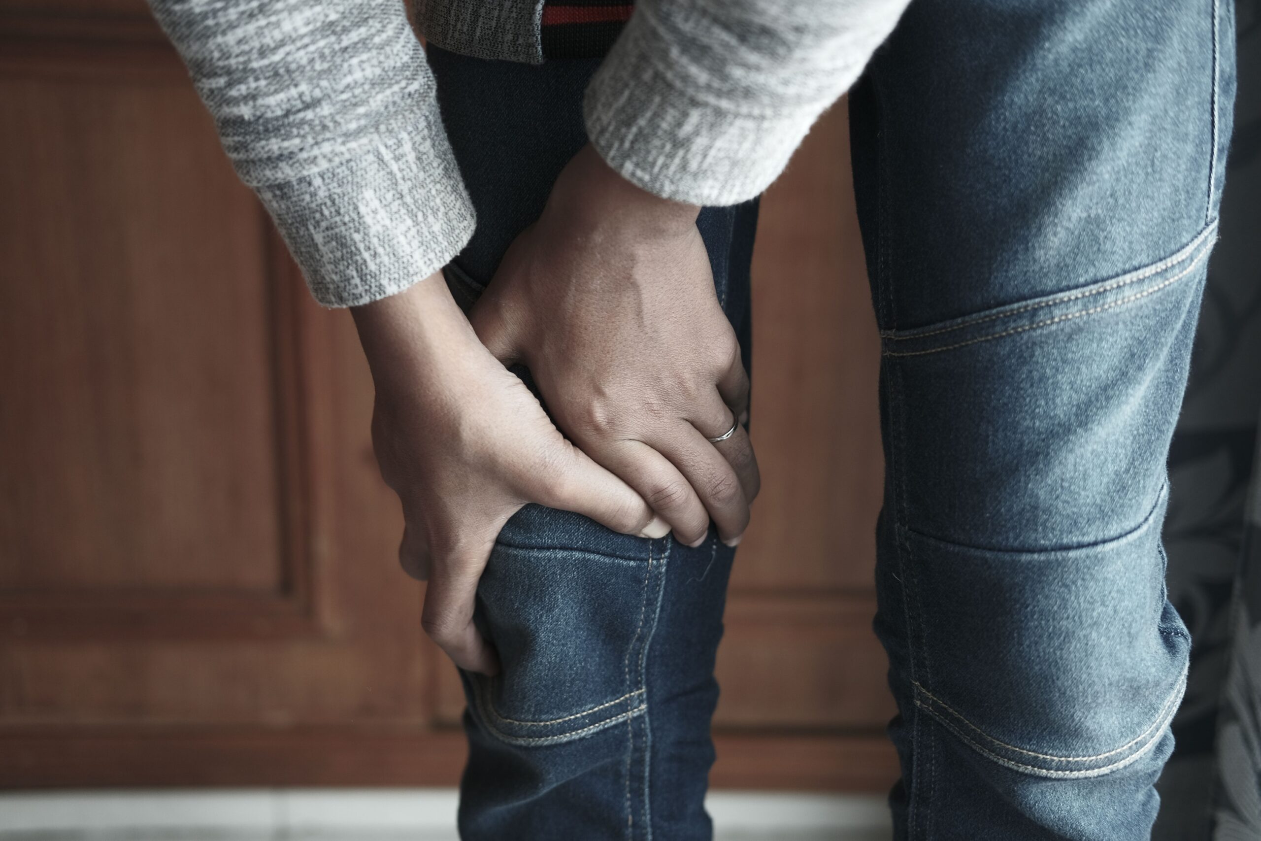 6 Everyday Habits Physical Therapists Say Are Wrecking Your Knees