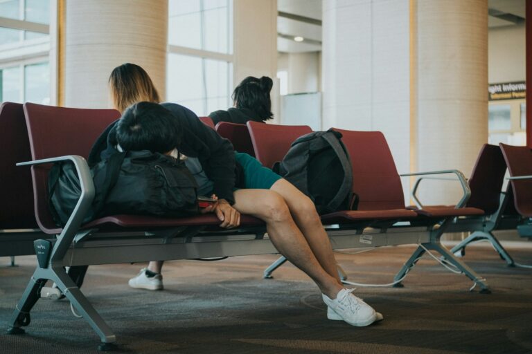 Why You Feel Worse After Sleeping In on the Weekend - Featured image