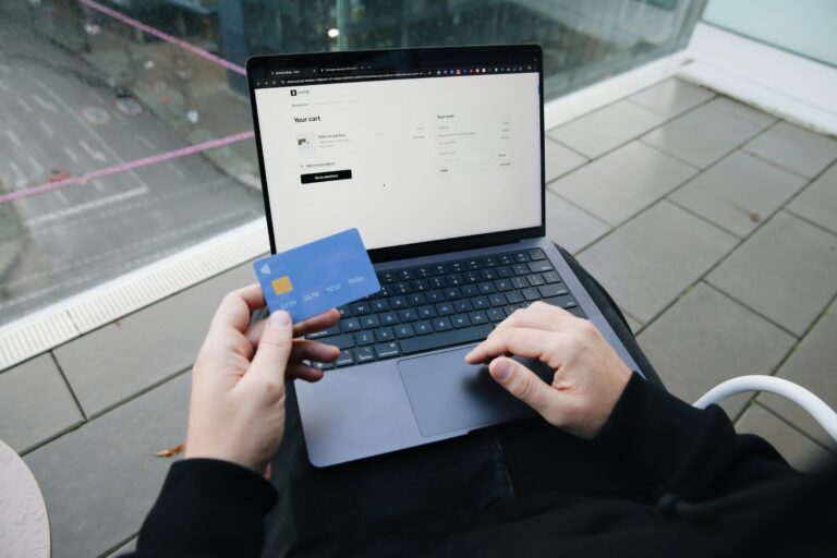5 Payment Methods Scammers Demand Because They Can't Be Reversed - Featured image